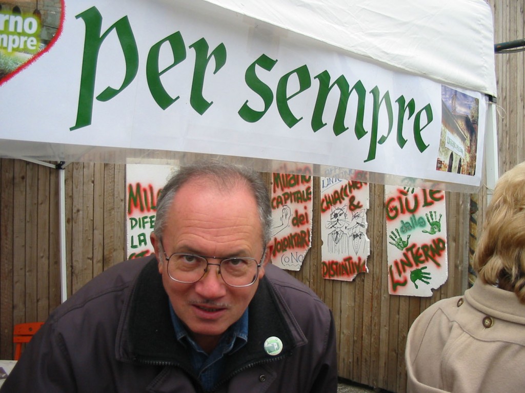 Gazebo itinerante 'Linterno per sempre' davanti a Cascina Linterno abbandonata (2002)